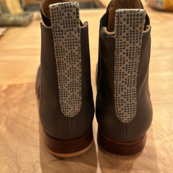 Root collective grey Chelsea boot excellent - Picture 2 of 10